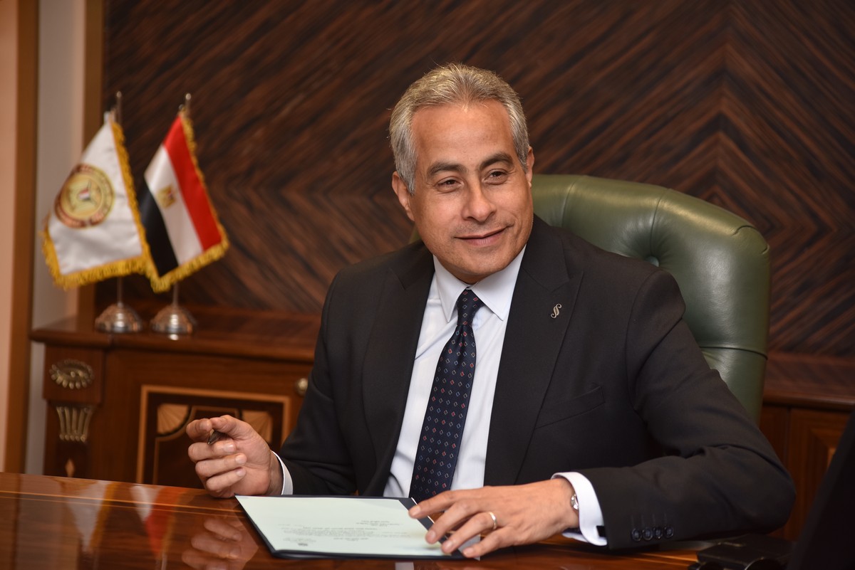 وزير القوى العامله 